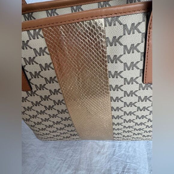 Michael Kors Emry XL Top Zip Tote - Picture 5 of 9